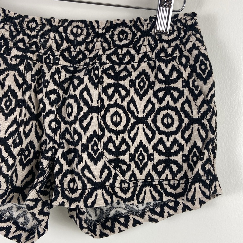 ✨3/$25✨ Revamped Aztec Print Cloth Shorts - XS - Picture 3 of 6